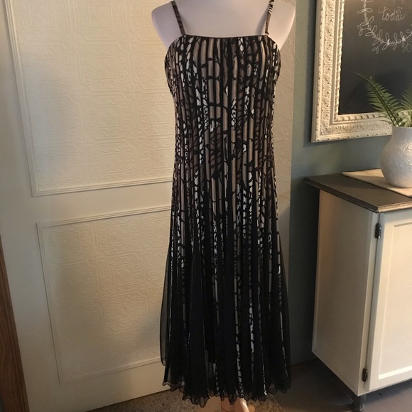 Sandra Darren Black And Taupe Flowy Full Dress - Picture 3 of 8